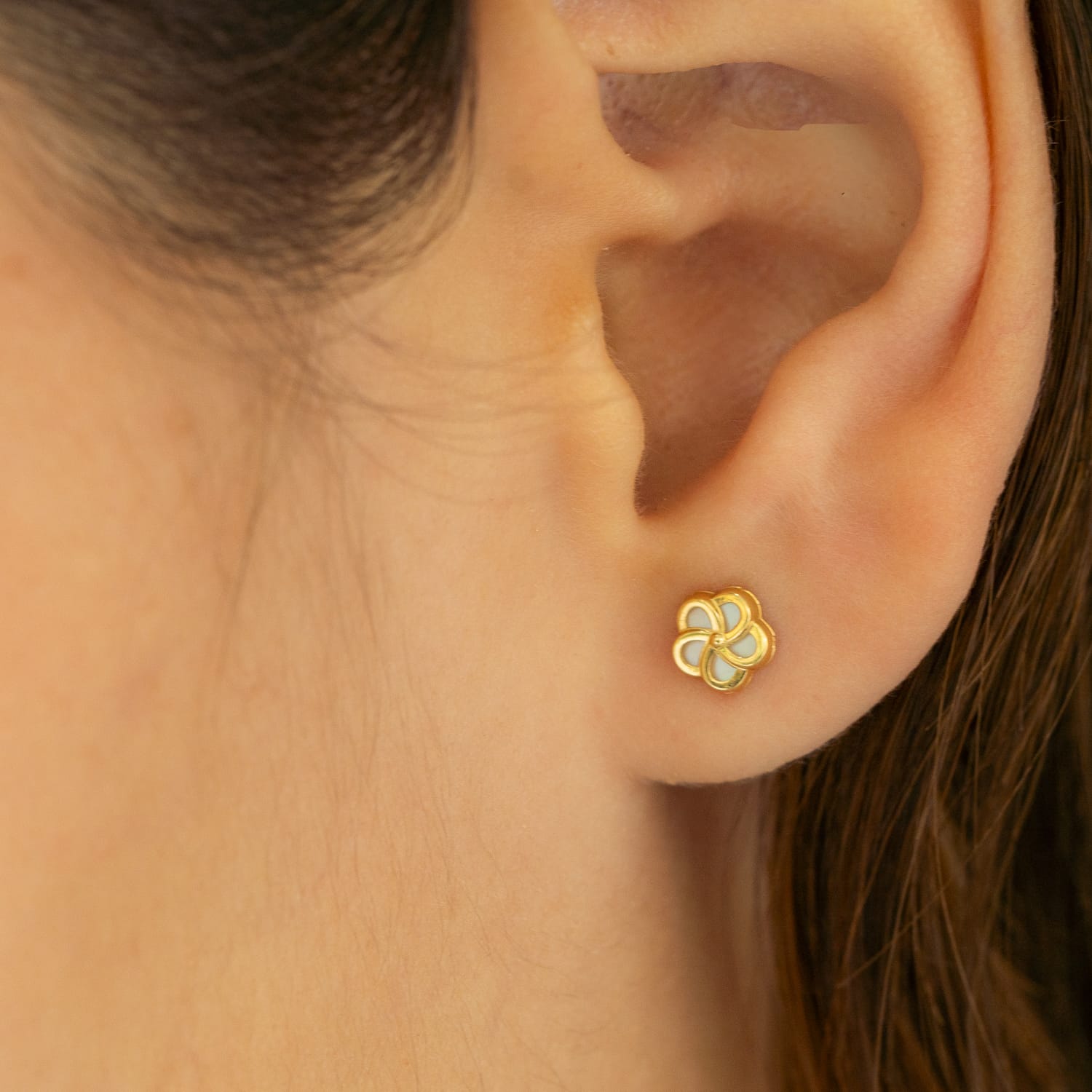 Aretes Flor de Oro y Nácar