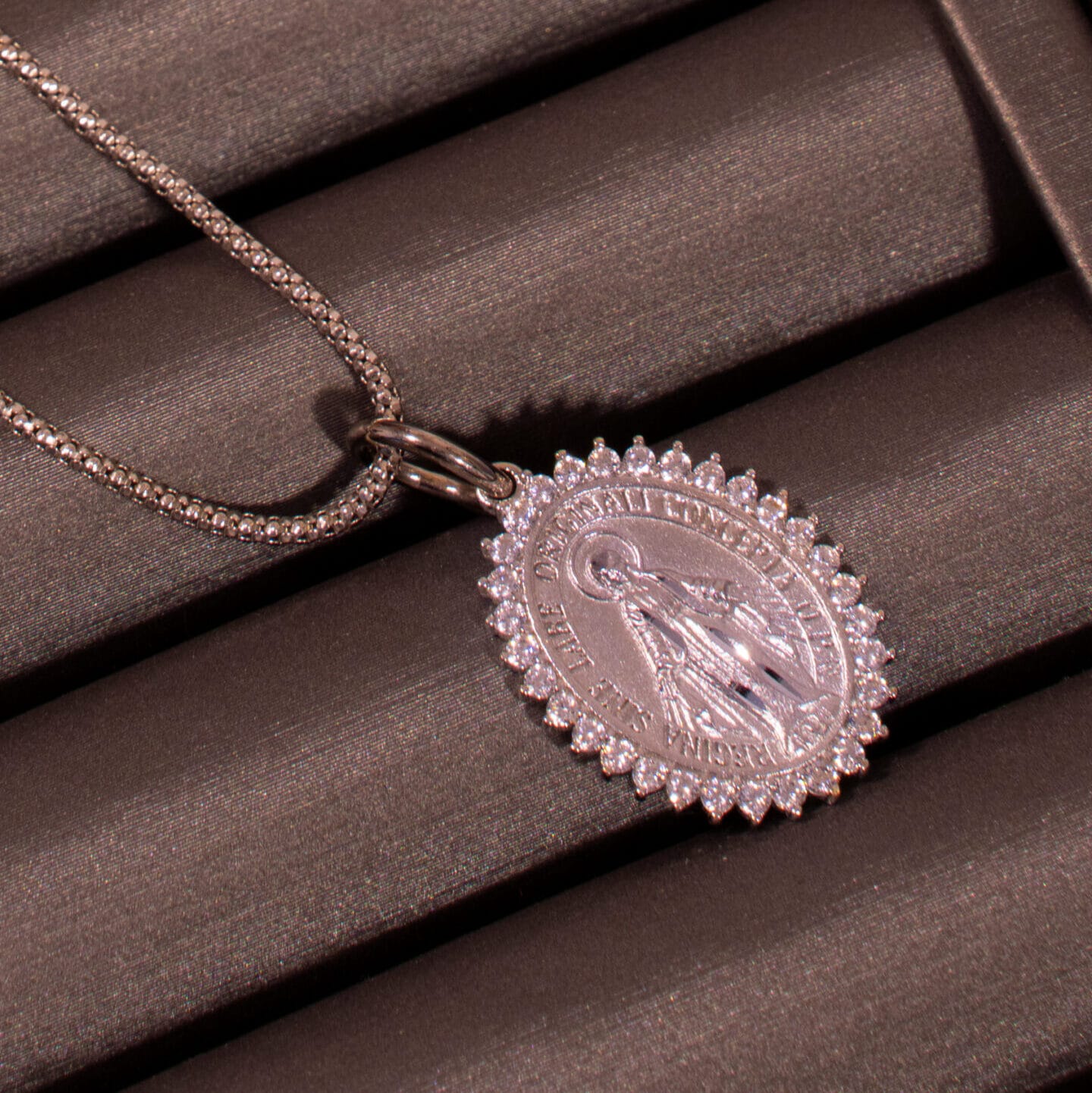 Dije Medalla Milagrosa - Oro blanco