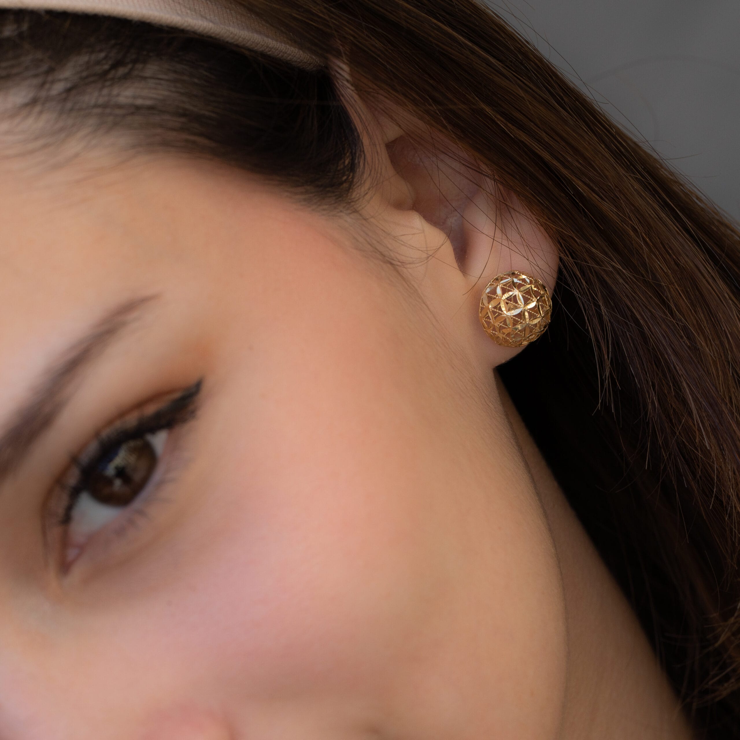 Aretes media bola tejida