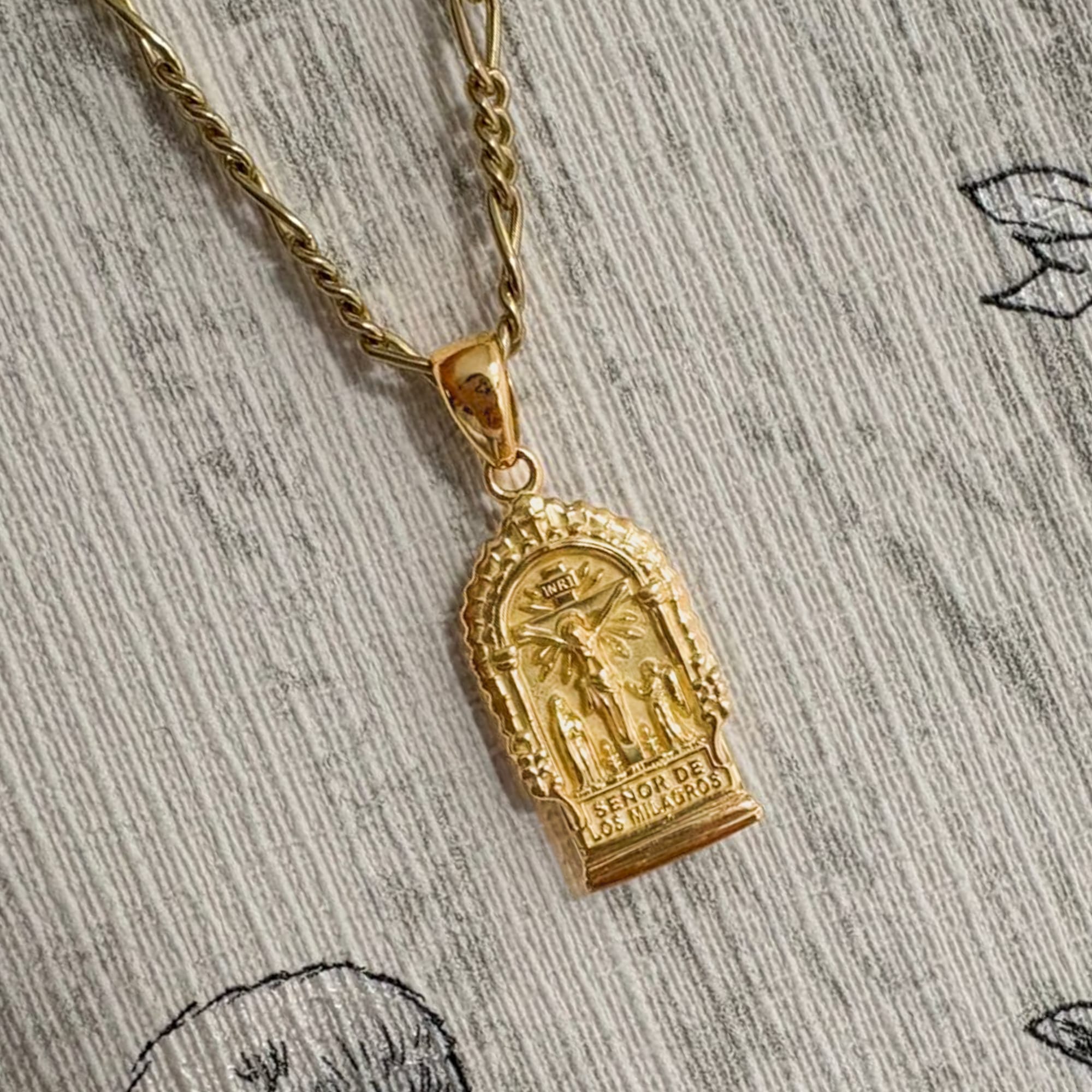 Dije Señor de los Milagros