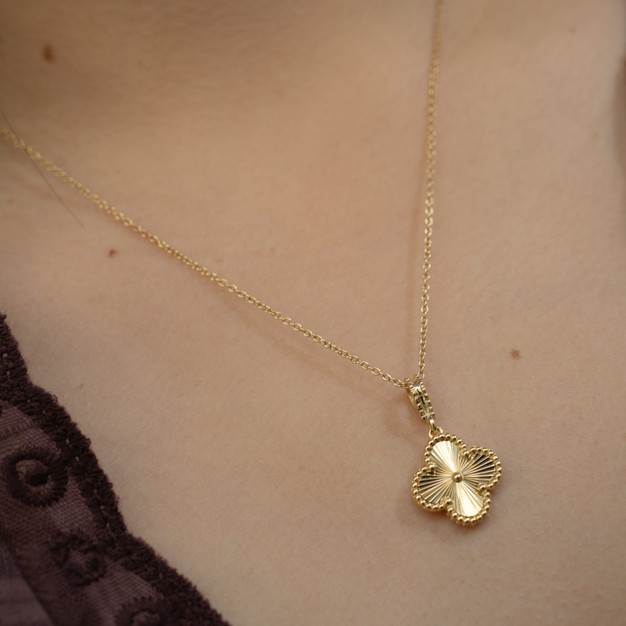 Dije flor tendencia