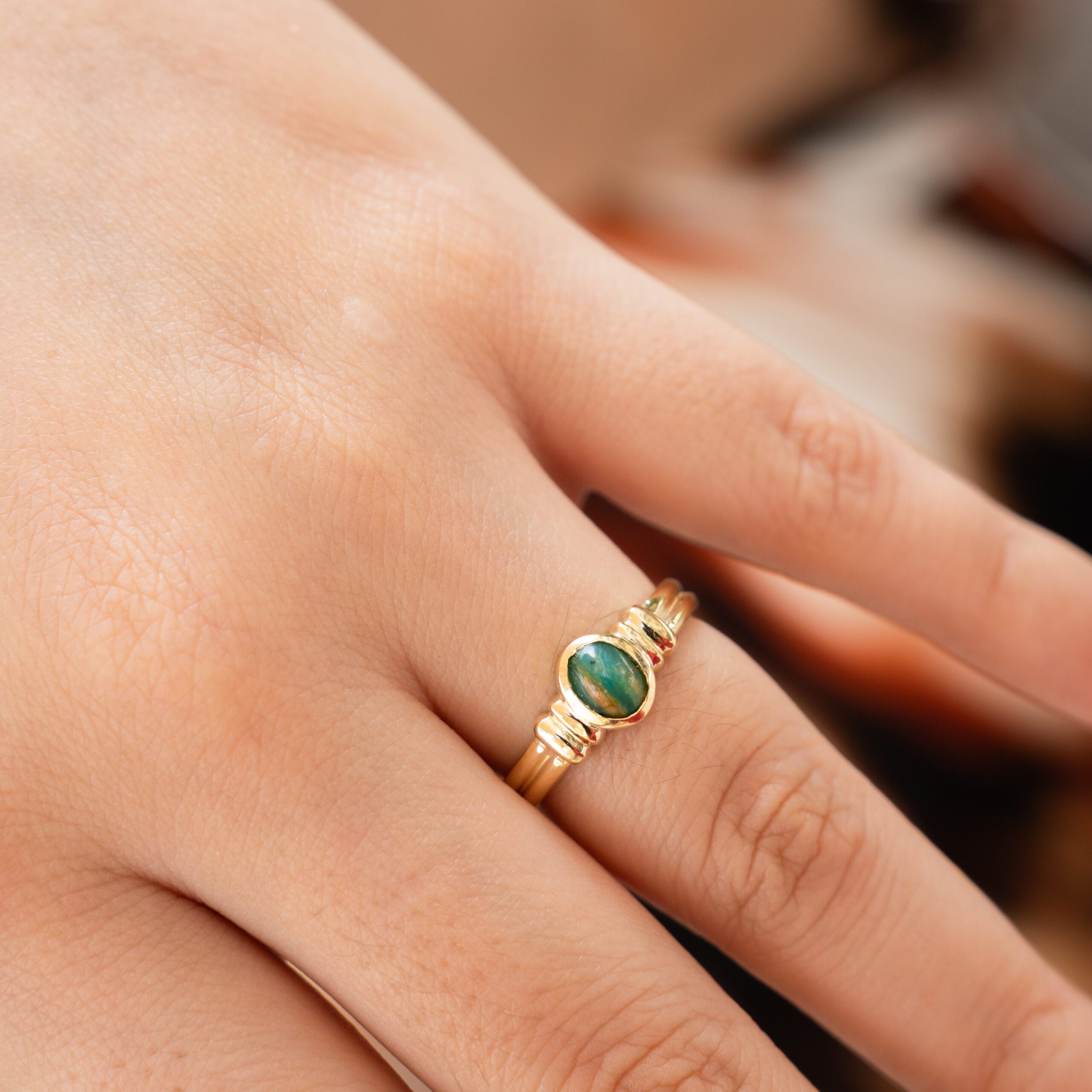 Anillo con ópalo andino