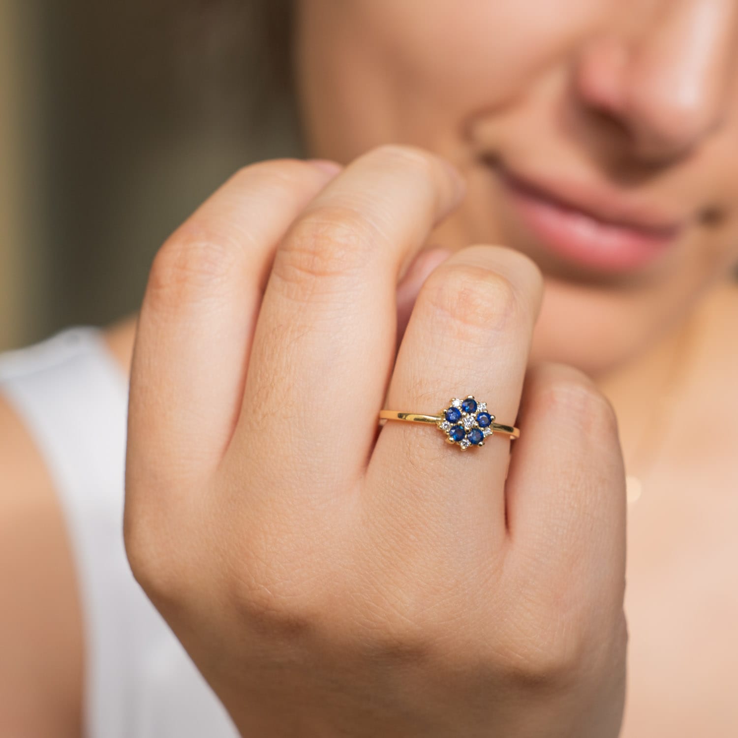 Anillo roseta zafiros y diamantes