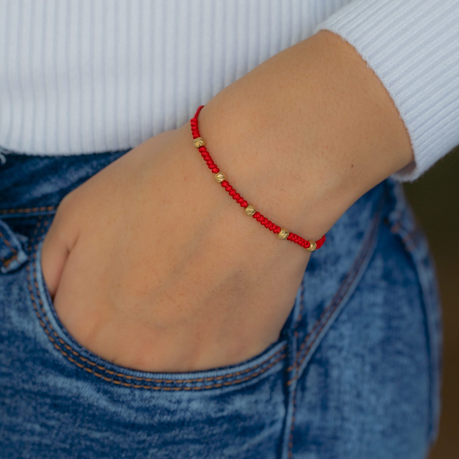 Pulsera hilo bolitas