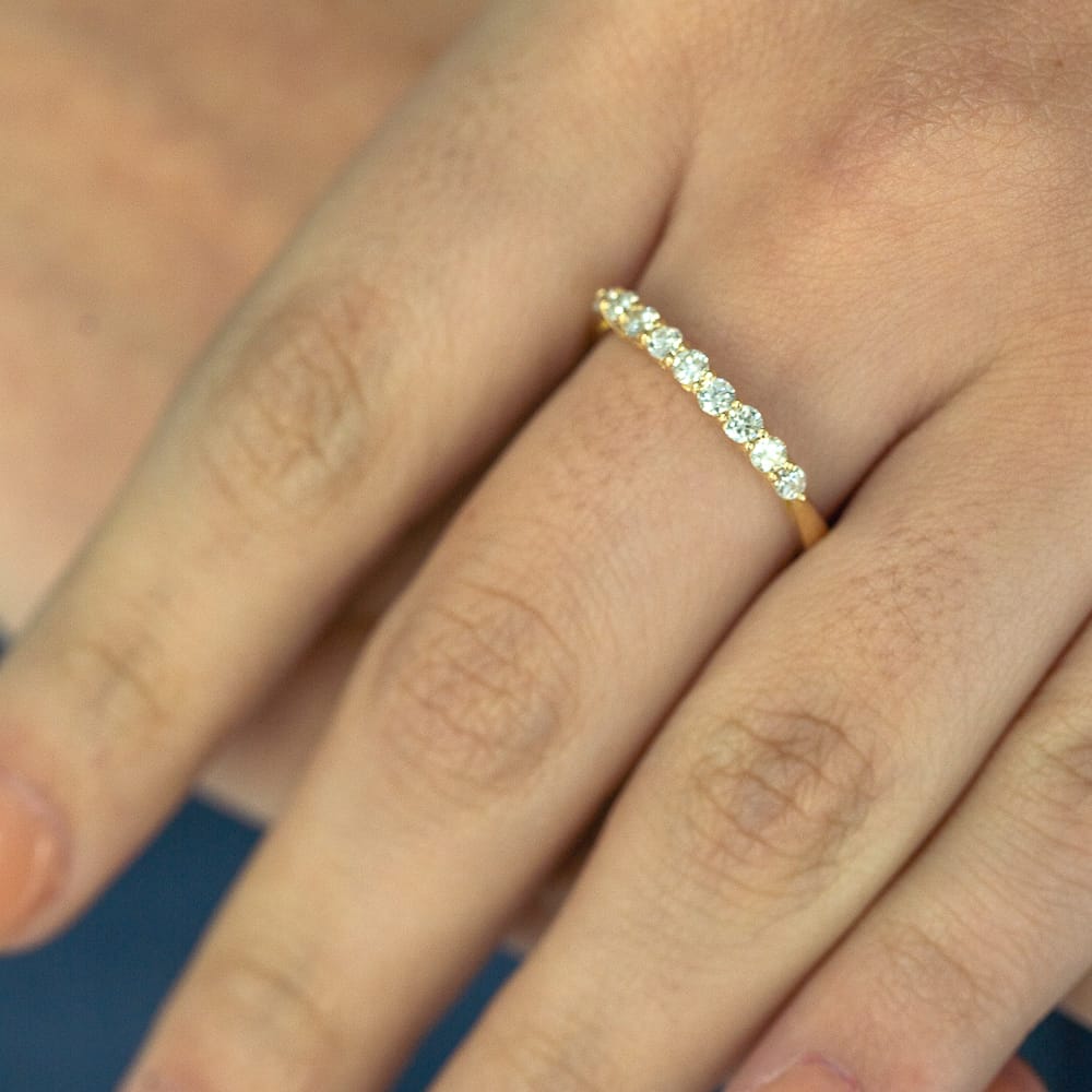 Anillo cintillo diamantes